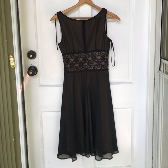Gorgeous Black Overlay Formal Lace Dress - Picture 9 of 15